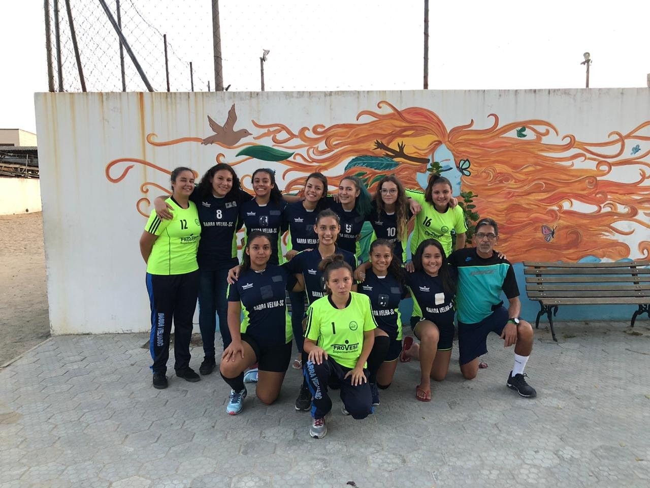 Equipe feminina de Barra Velha vence etapa regional do estadual de handebol