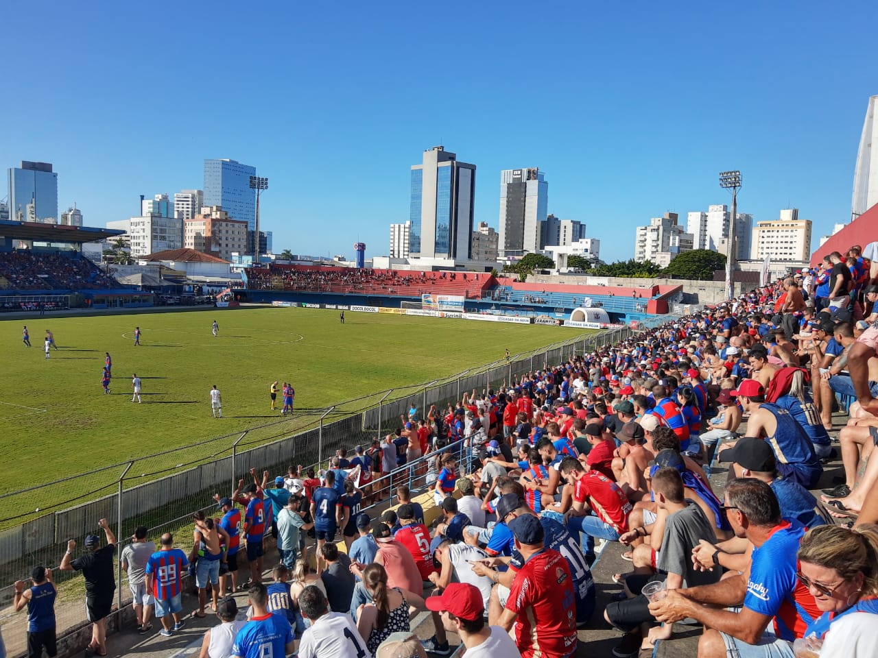 Marinheiro tropeça diante da lanterna do campeonato