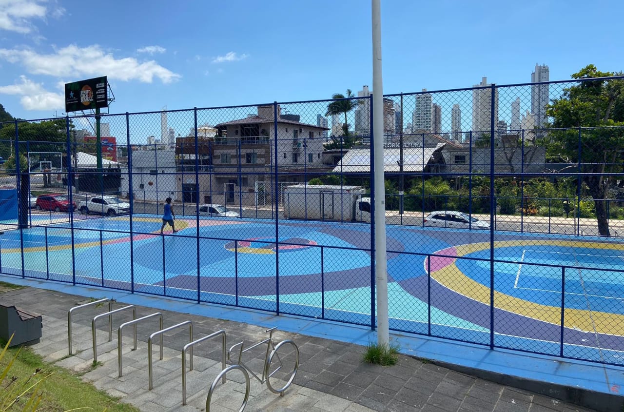 Grupo pede que quadra de basquete em Balneário Camboriú fique aberta após as 22h, mas pedido esbarra em lei