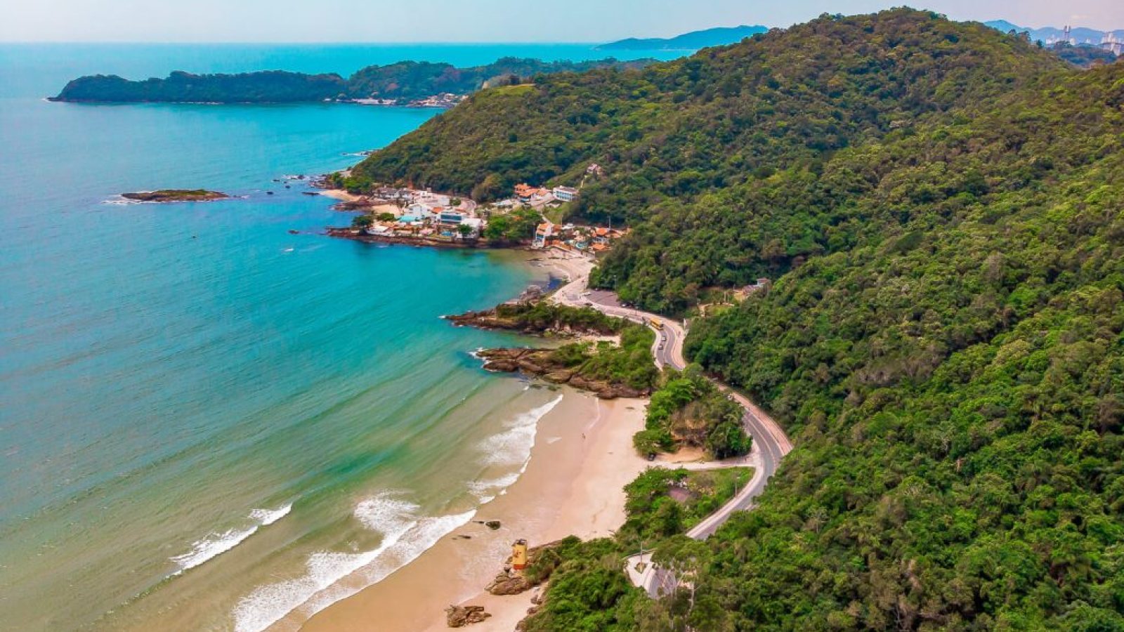 Mostrar uma das praias tidas como própria para banho