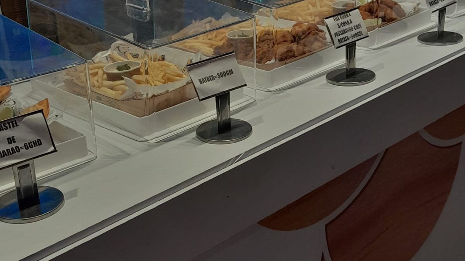 A 36ª edição da Marejada vai além dos peixes e frutos do mar, oferecendo também opções como hambúrgueres, pizzas e outros pratos que agradam a todos os públicos. (Foto: Anelise)