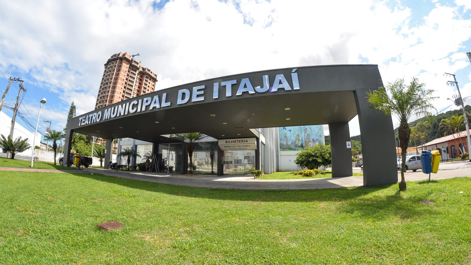 Teatro Municipal abre para temporada 2019 após reforma_98230