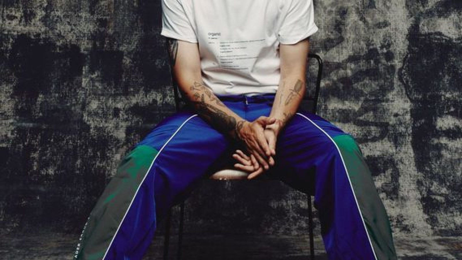 Louis Tomlinson lança seu documentário “All of those voices”