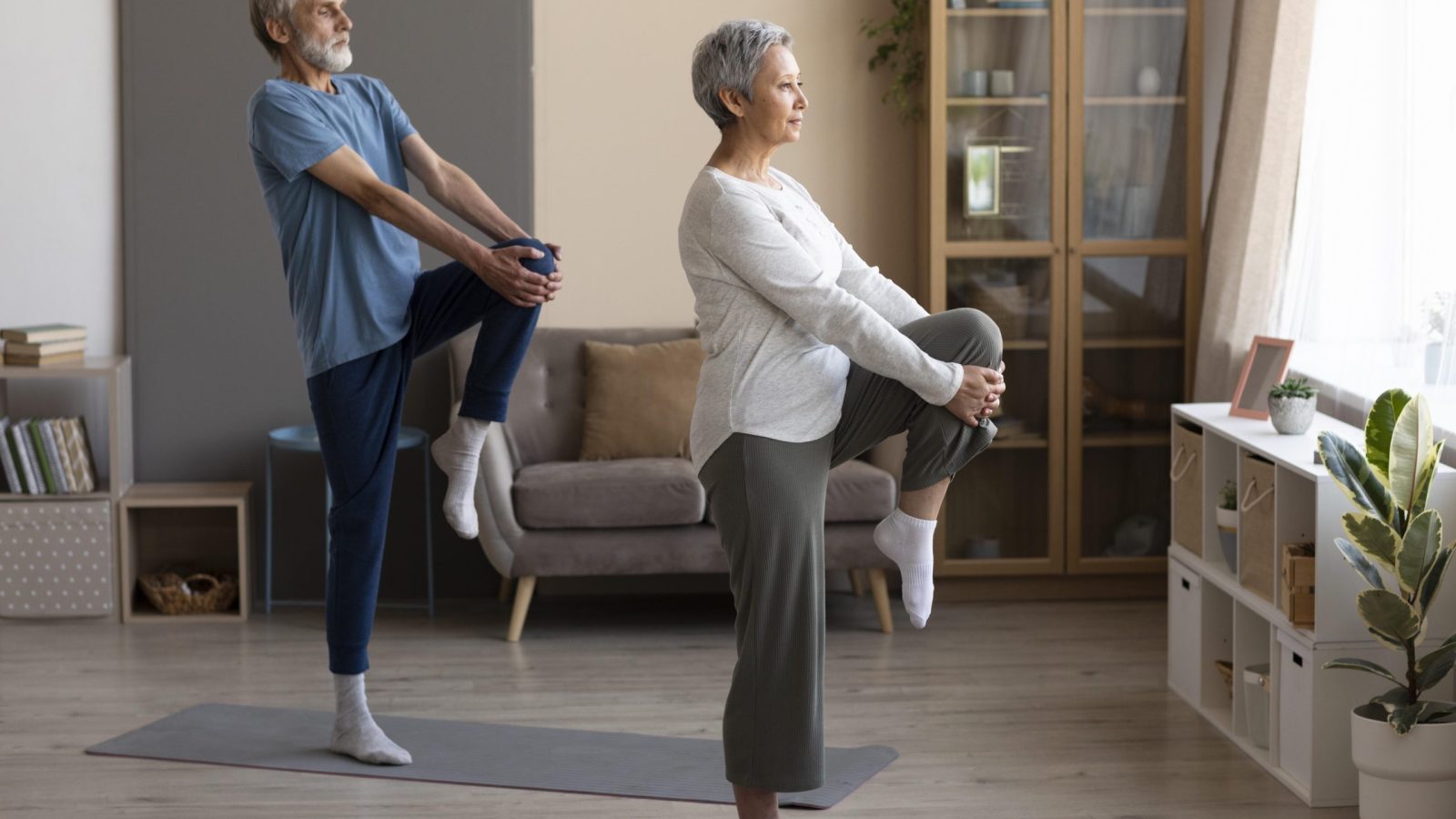 senior-couple-training-at-home